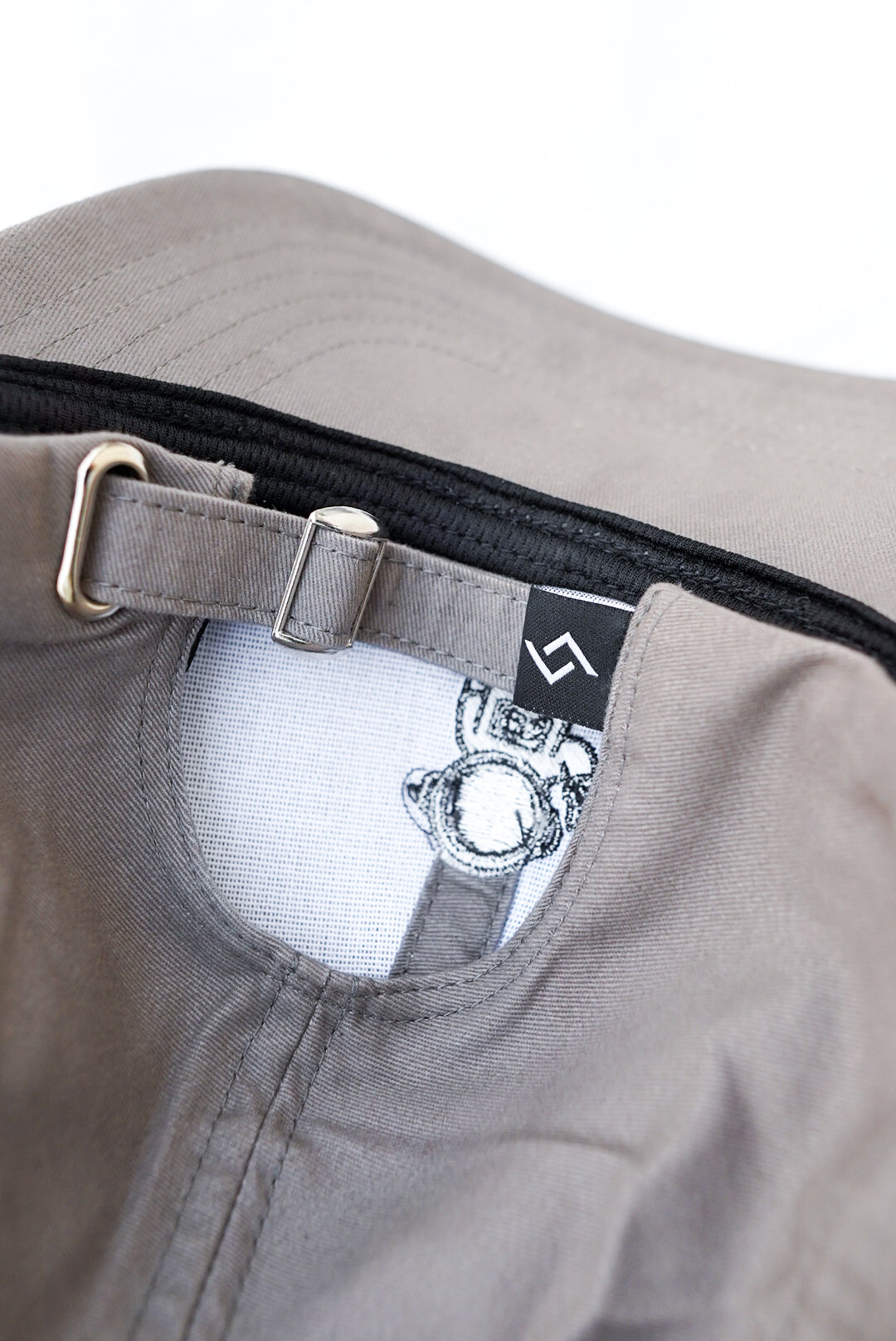 Men cotton and suede caps online in Pakistan. Baseball caps, caps for men, premium caps, caps pakistan